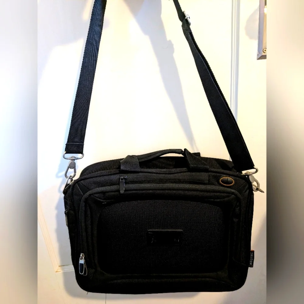 Neotec Black Laptop Bag With Shoulder Strap